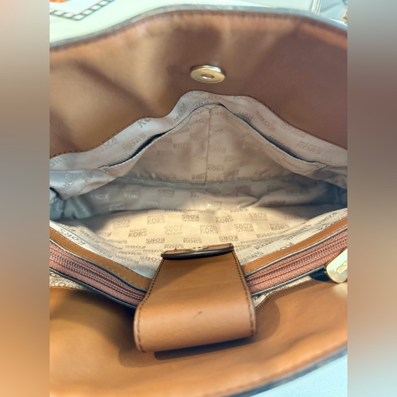 Michael Kors Hamilton Gold lock bag - Picture 11 of 16